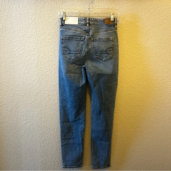 NWT Women’s American Eagle Outfitters Blue Ripped Mom Strigid  Jeans Size 0 - Picture 9 of 9